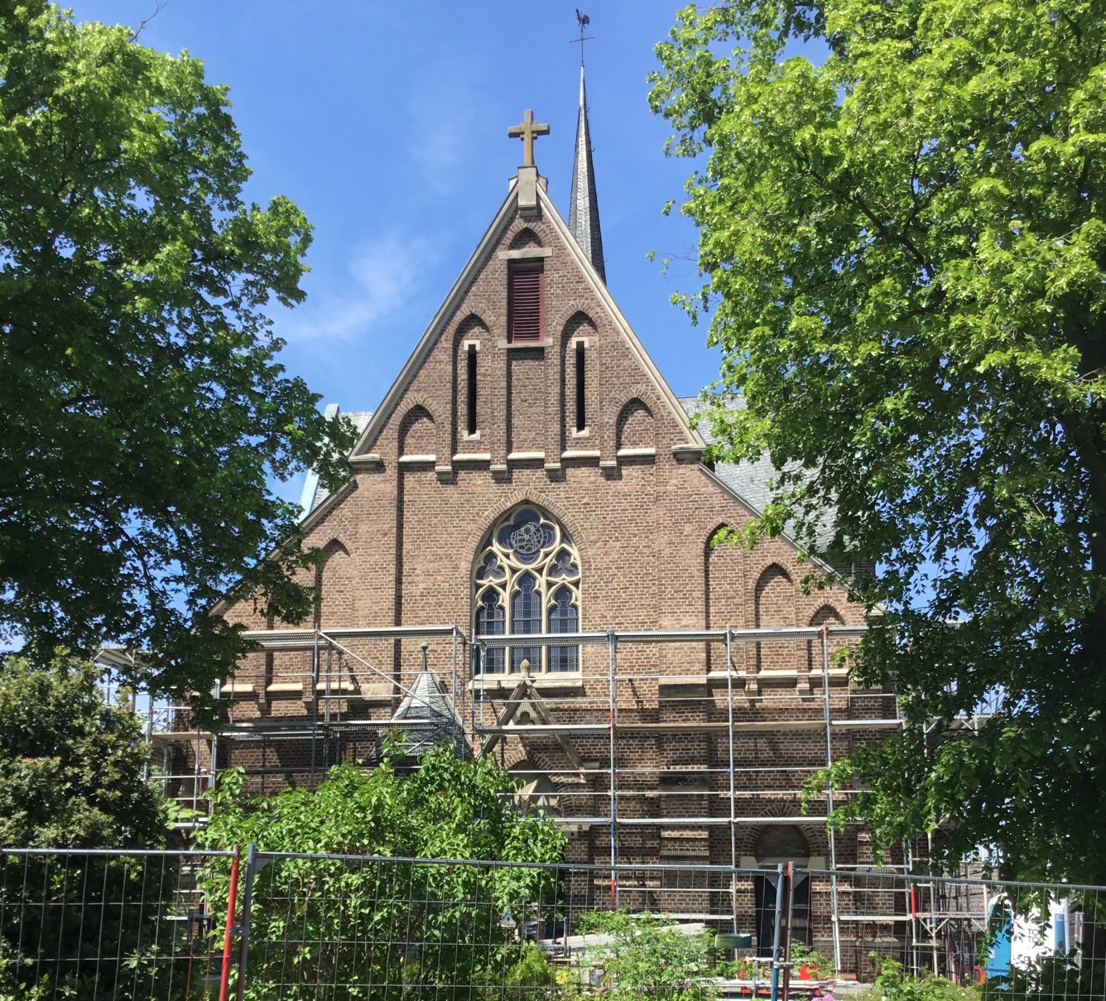 20240518_Kirchenfront eingerüstet